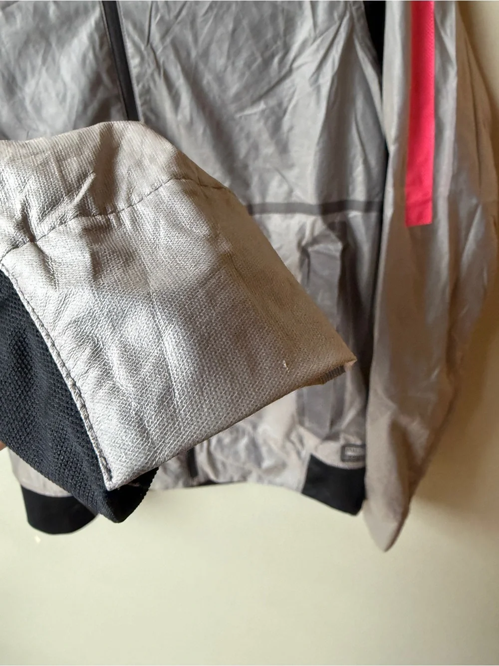Nike Women’s Gray Pink Lightweight Running Windbreaker Jacket